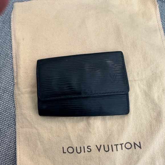 Louis Vuitton Black Epi Leather 6 Key Holder - Picture 3 of 6